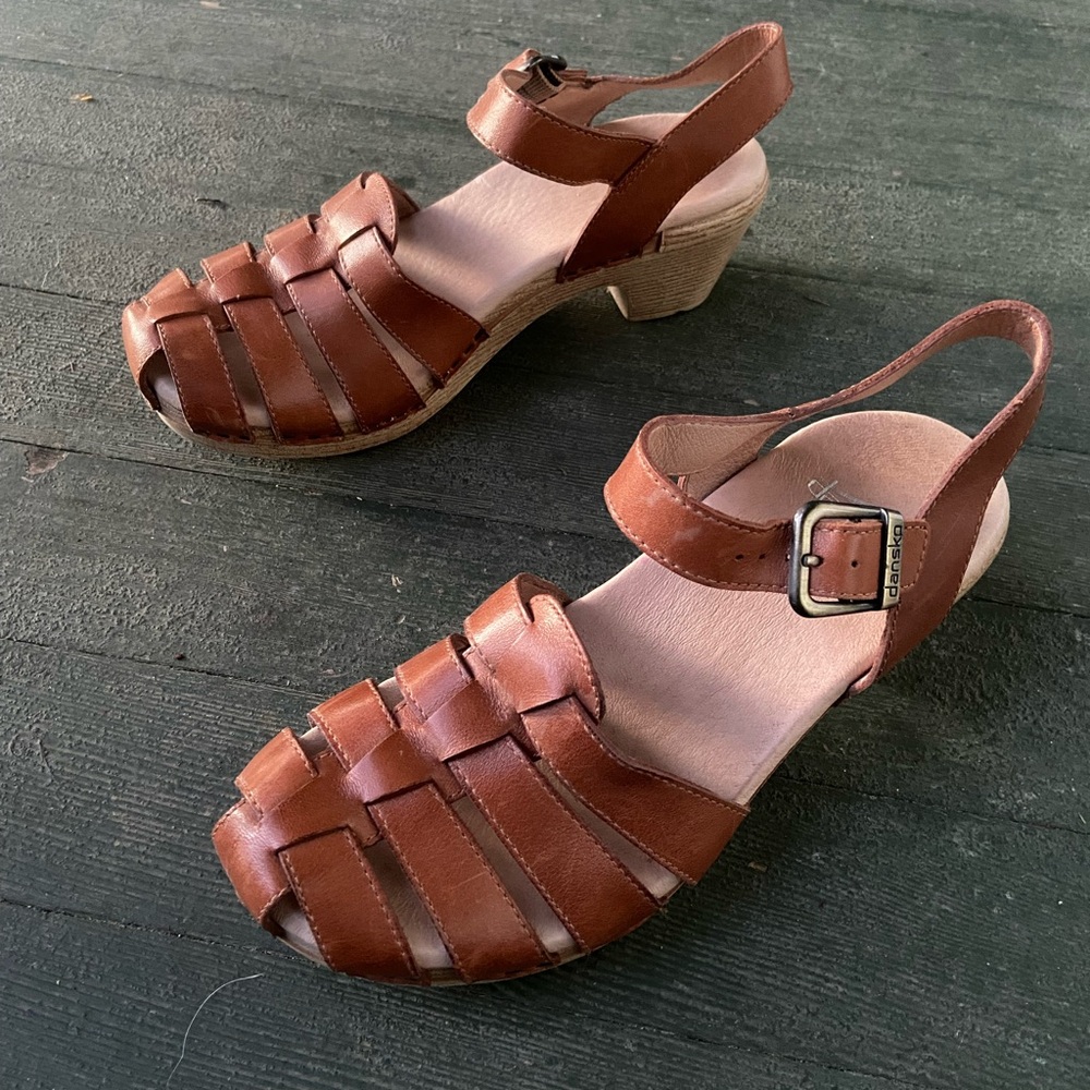 Dansko Fisherman Sandal Low-Heel Clog - 38 - Caramel